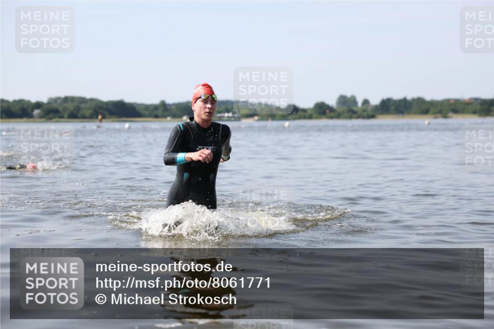22.06.2025 - Viking Triathlon Michael Strokosch http://msf.ph/oto/8061771 22.06.2025 10:26:46 Schwimmen 610, 661 meine-sportfotos.de