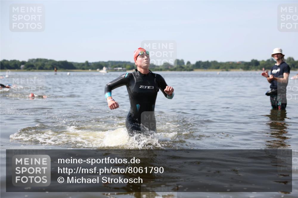 22.06.2025 - Viking Triathlon Michael Strokosch http://msf.ph/oto/8061790 22.06.2025 10:26:47 Schwimmen 610, 661 meine-sportfotos.de