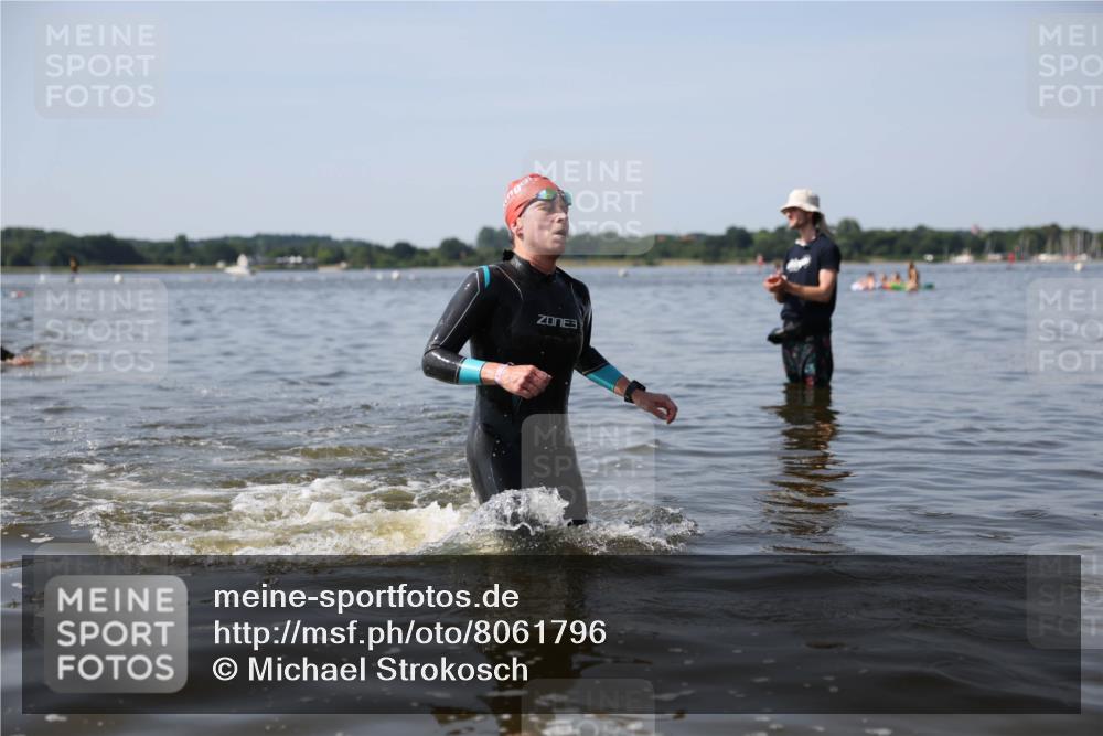 22.06.2025 - Viking Triathlon Michael Strokosch http://msf.ph/oto/8061796 22.06.2025 10:26:48 Schwimmen 288, 610, 661 meine-sportfotos.de