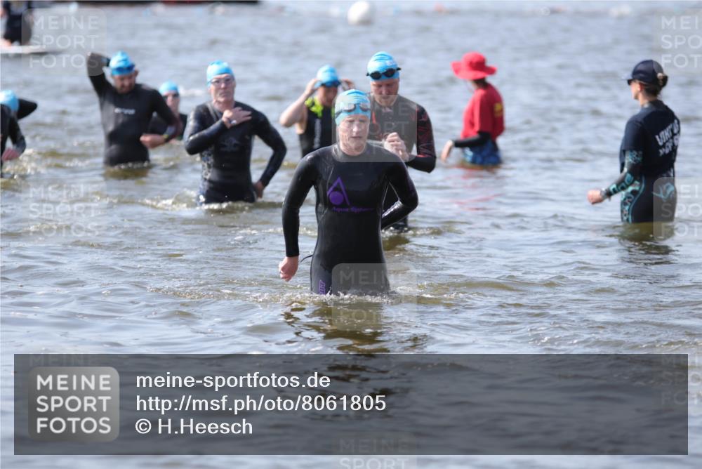 22.06.2025 - Viking Triathlon H.Heesch http://msf.ph/oto/8061805 22.06.2025 10:42:43 Schwimmen 55, 133, 171, 240, 282, 369, 427, 441, 624 meine-sportfotos.de