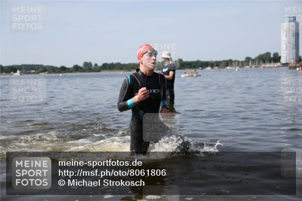 22.06.2025 - Viking Triathlon Michael Strokosch http://msf.ph/oto/8061806 22.06.2025 10:26:49 Schwimmen 288, 610, 661 meine-sportfotos.de