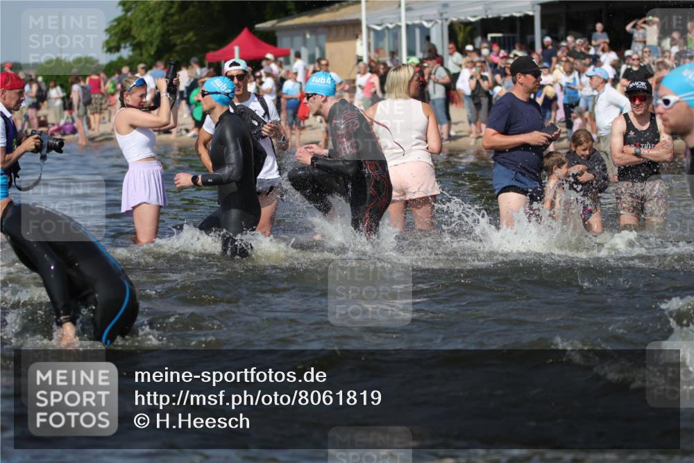 22.06.2025 - Viking Triathlon H.Heesch http://msf.ph/oto/8061819 22.06.2025 10:04:32 Schwimmen 146, 209, 238, 239, 327, 335, 375, 419, 447, 457, 482, 506, 514, 629, 662 meine-sportfotos.de