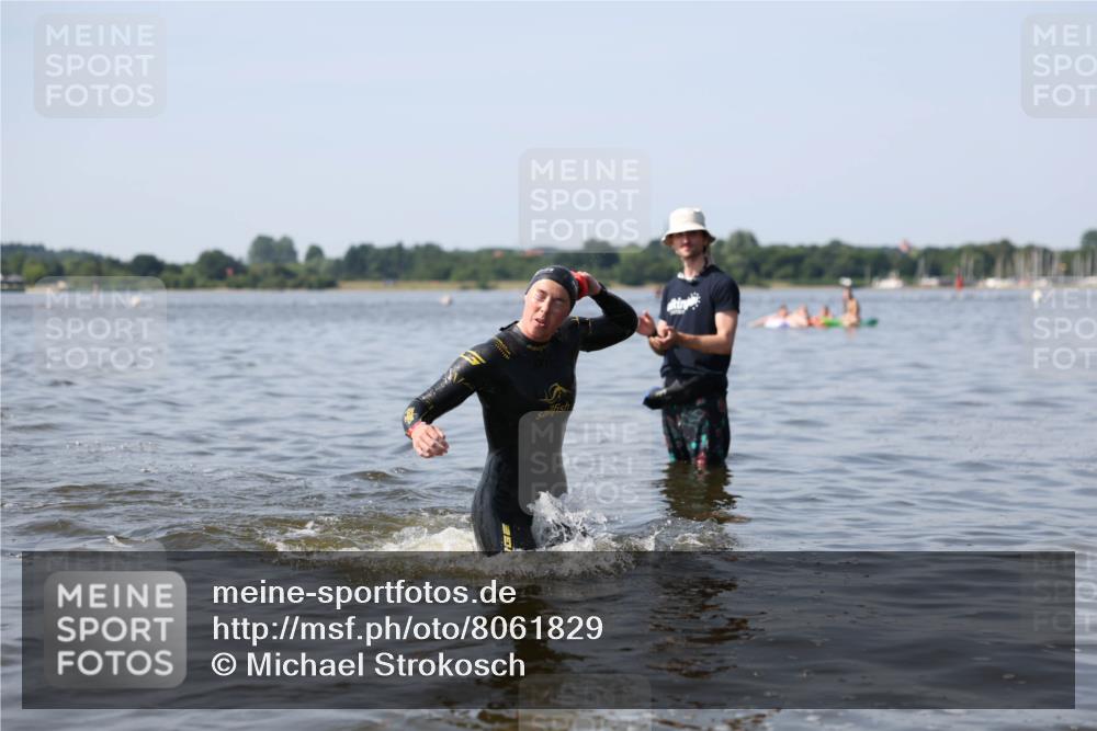 22.06.2025 - Viking Triathlon Michael Strokosch http://msf.ph/oto/8061829 22.06.2025 10:26:56 Schwimmen 52, 81, 145, 288, 610, 623, 661 meine-sportfotos.de