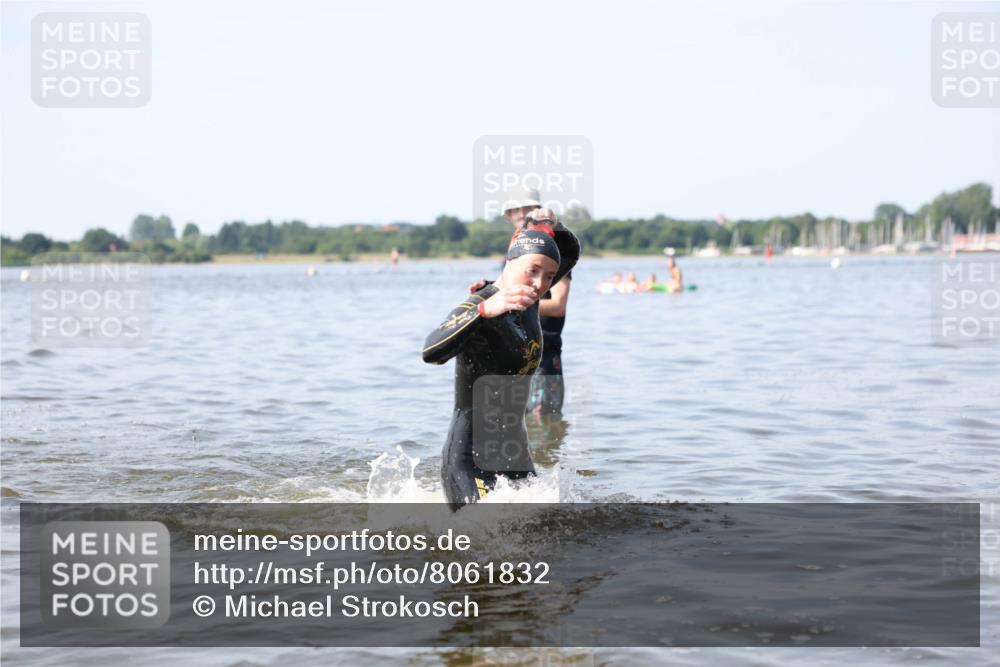 22.06.2025 - Viking Triathlon Michael Strokosch http://msf.ph/oto/8061832 22.06.2025 10:26:56 Schwimmen 52, 81, 145, 288, 610, 623, 661 meine-sportfotos.de