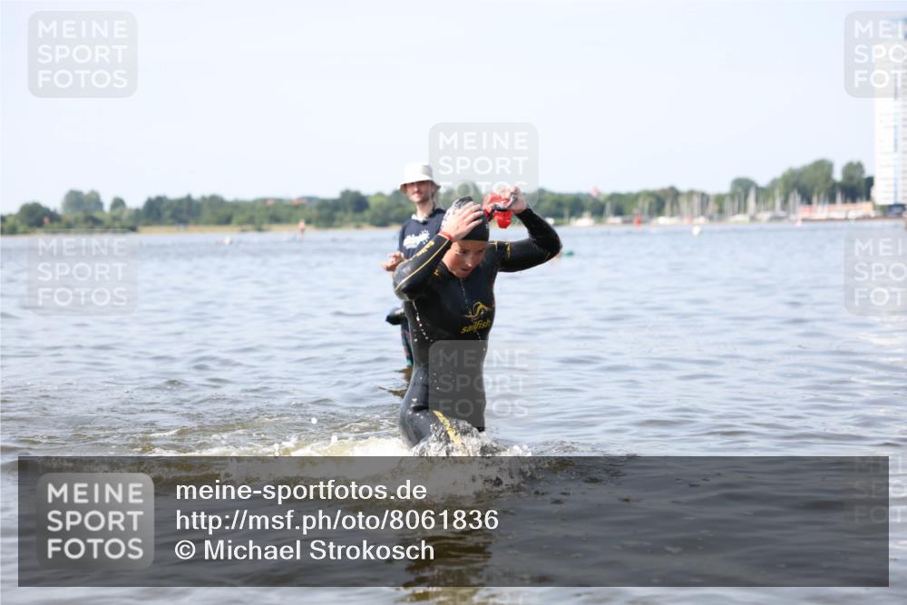 22.06.2025 - Viking Triathlon Michael Strokosch http://msf.ph/oto/8061836 22.06.2025 10:26:57 Schwimmen 52, 81, 145, 288, 610, 623, 661 meine-sportfotos.de