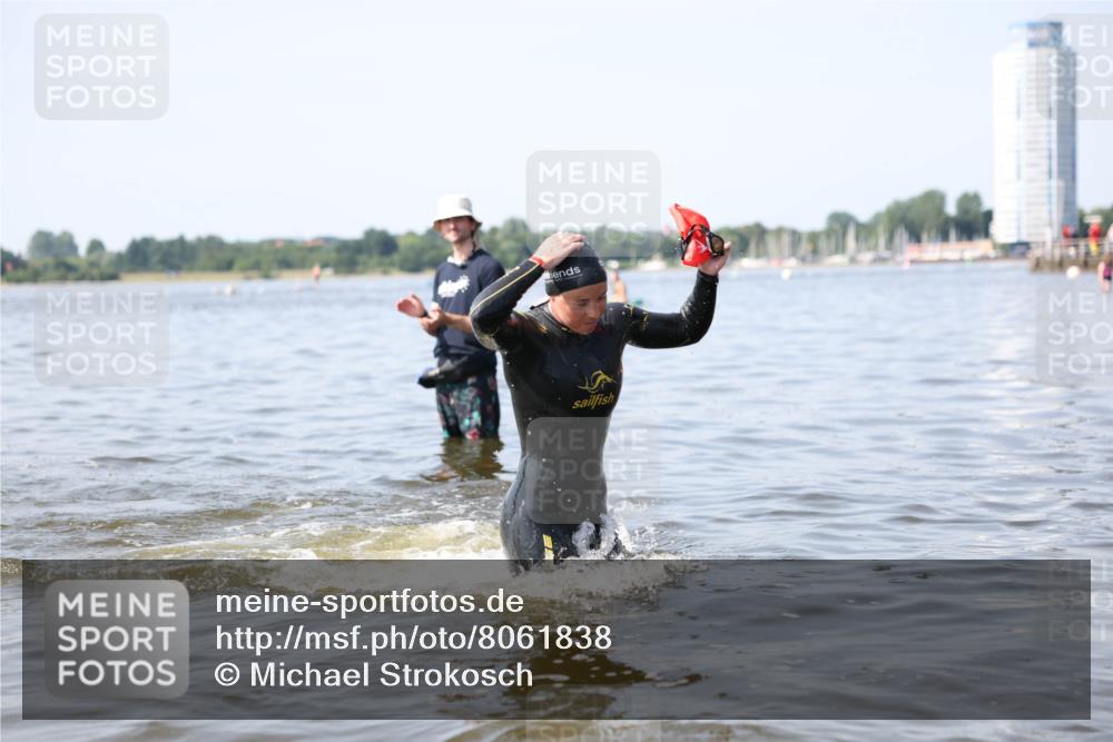 22.06.2025 - Viking Triathlon Michael Strokosch http://msf.ph/oto/8061838 22.06.2025 10:26:57 Schwimmen 52, 81, 145, 288, 610, 623, 661 meine-sportfotos.de