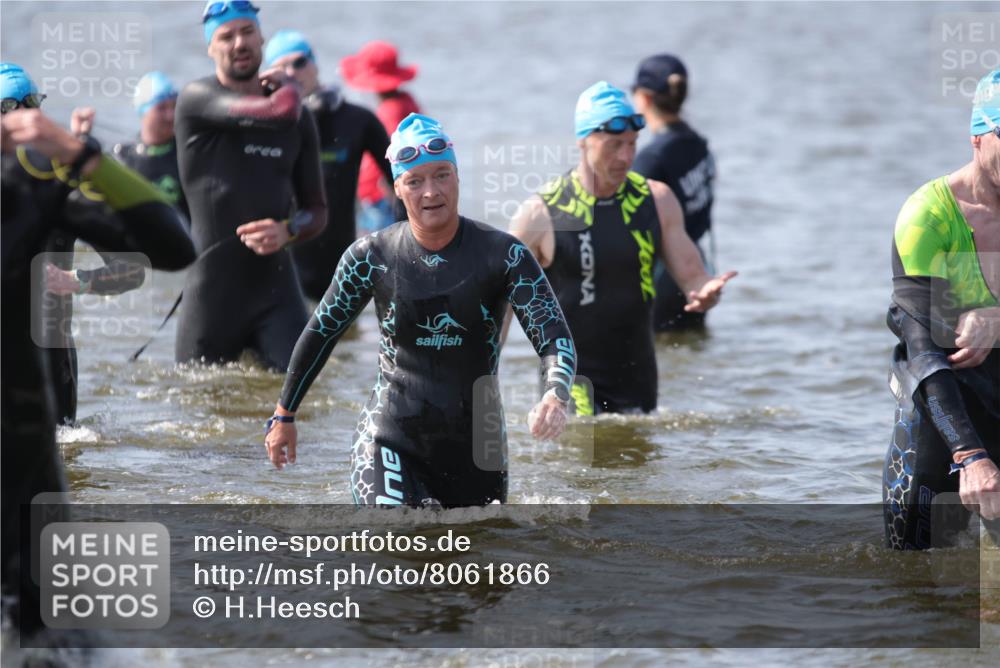 22.06.2025 - Viking Triathlon H.Heesch http://msf.ph/oto/8061866 22.06.2025 10:42:54 Schwimmen 66, 128, 133, 186, 240, 282, 309, 358, 369, 441, 450, 489, 624 meine-sportfotos.de
