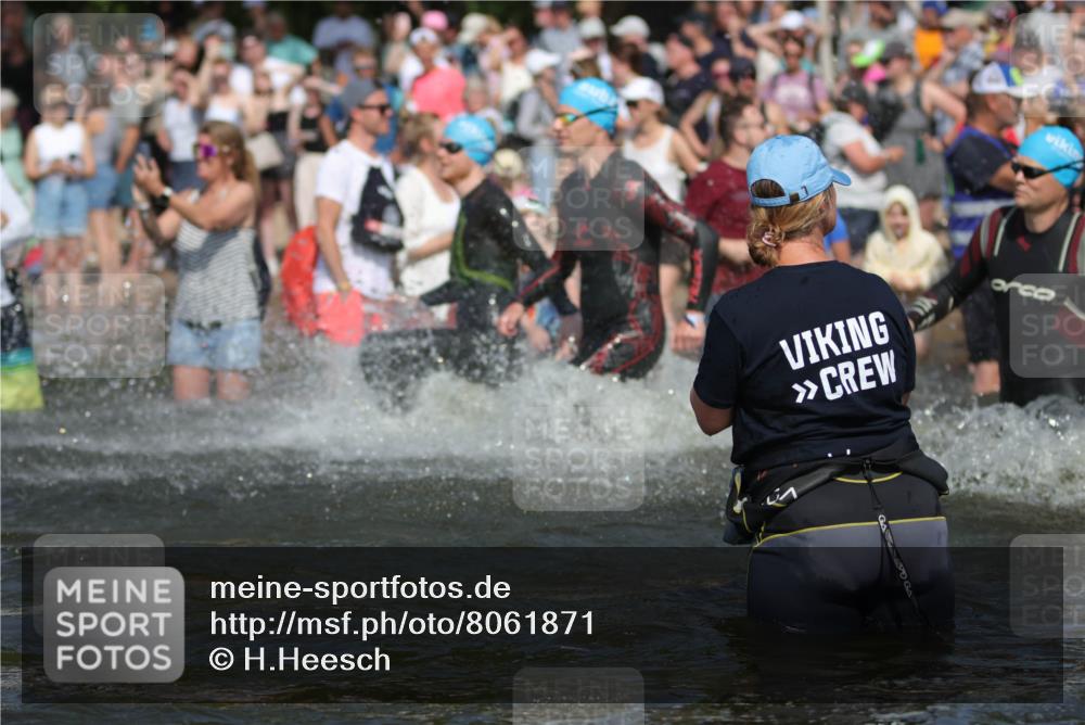 22.06.2025 - Viking Triathlon H.Heesch http://msf.ph/oto/8061871 22.06.2025 10:04:41 Schwimmen 55, 85, 86, 238, 245, 281, 312, 316, 327, 428, 482, 514, 515, 550, 662 meine-sportfotos.de