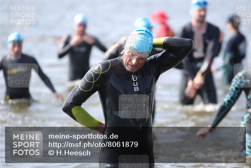 22.06.2025 - Viking Triathlon H.Heesch http://msf.ph/oto/8061879 22.06.2025 10:42:57 Schwimmen 66, 110, 128, 133, 167, 186, 282, 309, 328, 358, 369, 441, 450, 489 meine-sportfotos.de