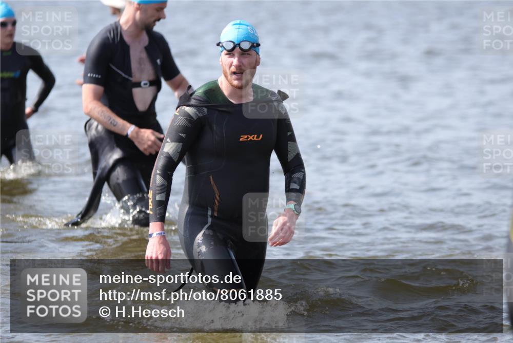 22.06.2025 - Viking Triathlon H.Heesch http://msf.ph/oto/8061885 22.06.2025 10:43:03 Schwimmen 31, 66, 109, 110, 128, 133, 167, 186, 309, 328, 358, 450, 483, 489 meine-sportfotos.de