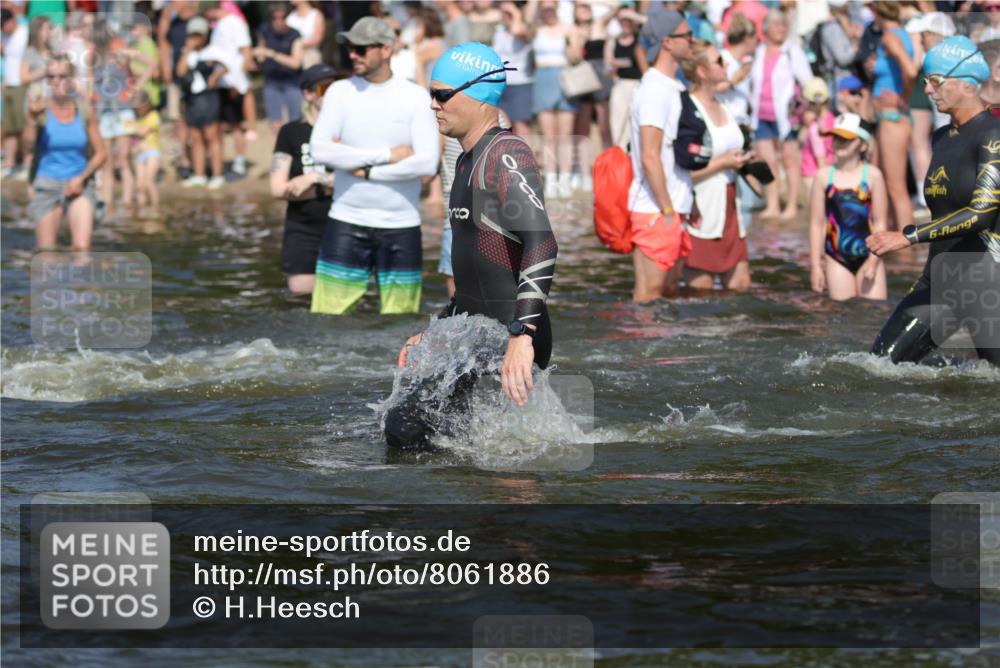 22.06.2025 - Viking Triathlon H.Heesch http://msf.ph/oto/8061886 22.06.2025 10:04:43 Schwimmen 55, 85, 86, 245, 281, 312, 316, 327, 428, 482, 514, 515, 550 meine-sportfotos.de