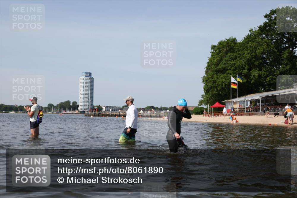 22.06.2025 - Viking Triathlon Michael Strokosch http://msf.ph/oto/8061890 22.06.2025 10:47:35 Schwimmen 23, 71, 84, 183, 261, 606 meine-sportfotos.de