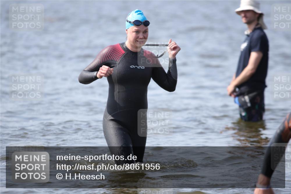 22.06.2025 - Viking Triathlon H.Heesch http://msf.ph/oto/8061956 22.06.2025 10:43:13 Schwimmen 31, 109, 110, 115, 128, 167, 186, 257, 328, 358, 483, 489 meine-sportfotos.de