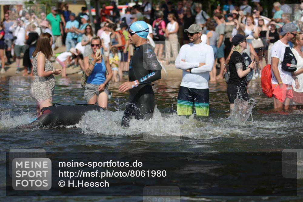 22.06.2025 - Viking Triathlon H.Heesch http://msf.ph/oto/8061980 22.06.2025 10:04:52 Schwimmen 29, 70, 72, 86, 248, 254, 281, 295, 312, 316, 394, 411, 509, 515, 527 meine-sportfotos.de