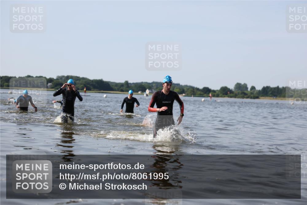 22.06.2025 - Viking Triathlon Michael Strokosch http://msf.ph/oto/8061995 22.06.2025 10:27:26 Schwimmen 272, 286, 611 meine-sportfotos.de
