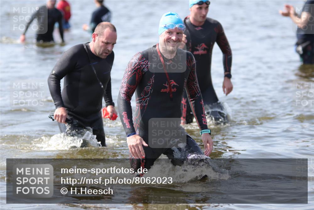 22.06.2025 - Viking Triathlon H.Heesch http://msf.ph/oto/8062023 22.06.2025 10:43:26 Schwimmen 115, 257, 410, 480, 483, 501, 620 meine-sportfotos.de