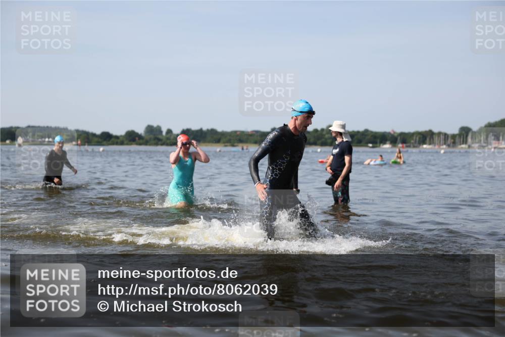 22.06.2025 - Viking Triathlon Michael Strokosch http://msf.ph/oto/8062039 22.06.2025 10:27:31 Schwimmen 1, 176, 272, 286, 611 meine-sportfotos.de