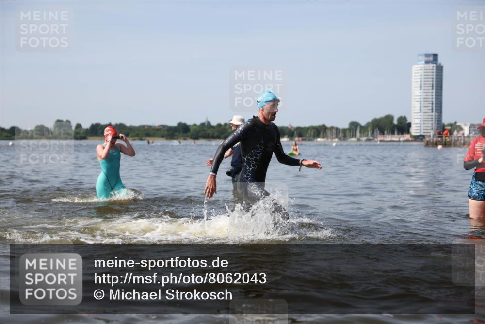 22.06.2025 - Viking Triathlon Michael Strokosch http://msf.ph/oto/8062043 22.06.2025 10:27:32 Schwimmen 1, 176, 272, 286, 611 meine-sportfotos.de