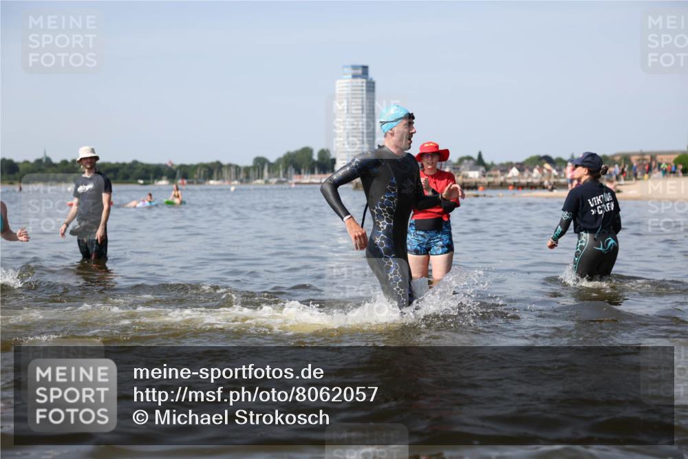 22.06.2025 - Viking Triathlon Michael Strokosch http://msf.ph/oto/8062057 22.06.2025 10:27:33 Schwimmen 1, 176, 272, 286, 611 meine-sportfotos.de