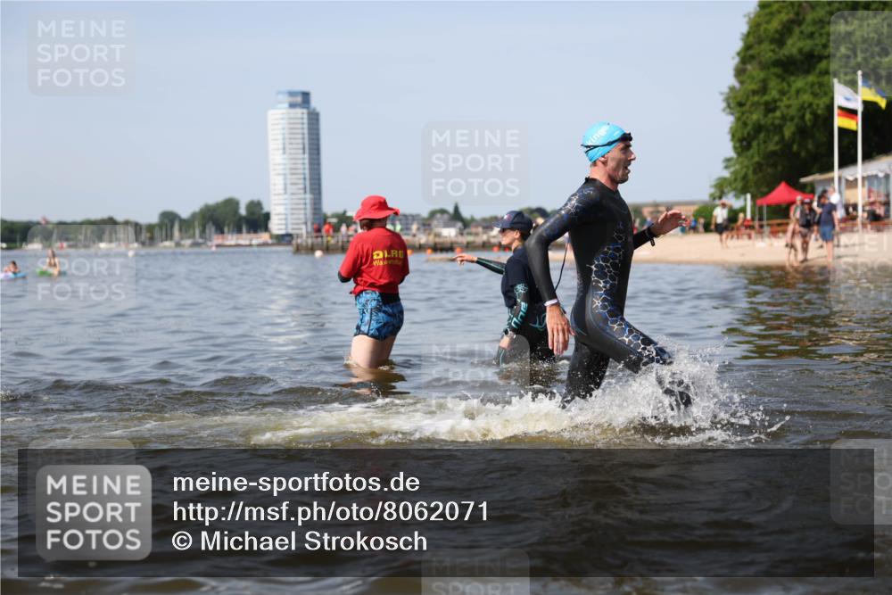 22.06.2025 - Viking Triathlon Michael Strokosch http://msf.ph/oto/8062071 22.06.2025 10:27:34 Schwimmen 1, 176, 272, 286, 611 meine-sportfotos.de