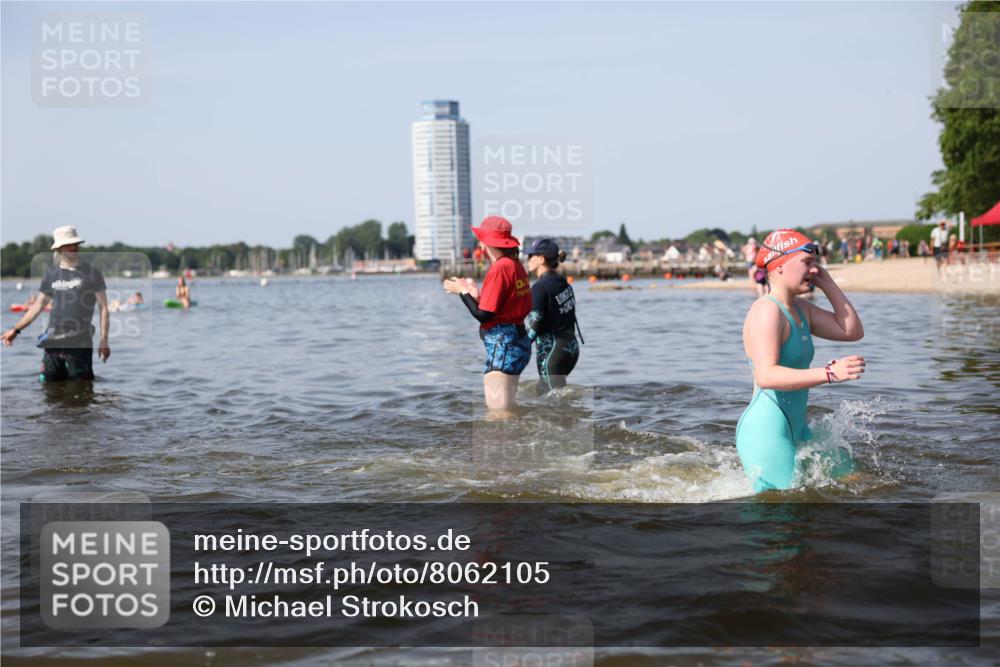 22.06.2025 - Viking Triathlon Michael Strokosch http://msf.ph/oto/8062105 22.06.2025 10:27:36 Schwimmen 1, 176, 272, 286, 611 meine-sportfotos.de