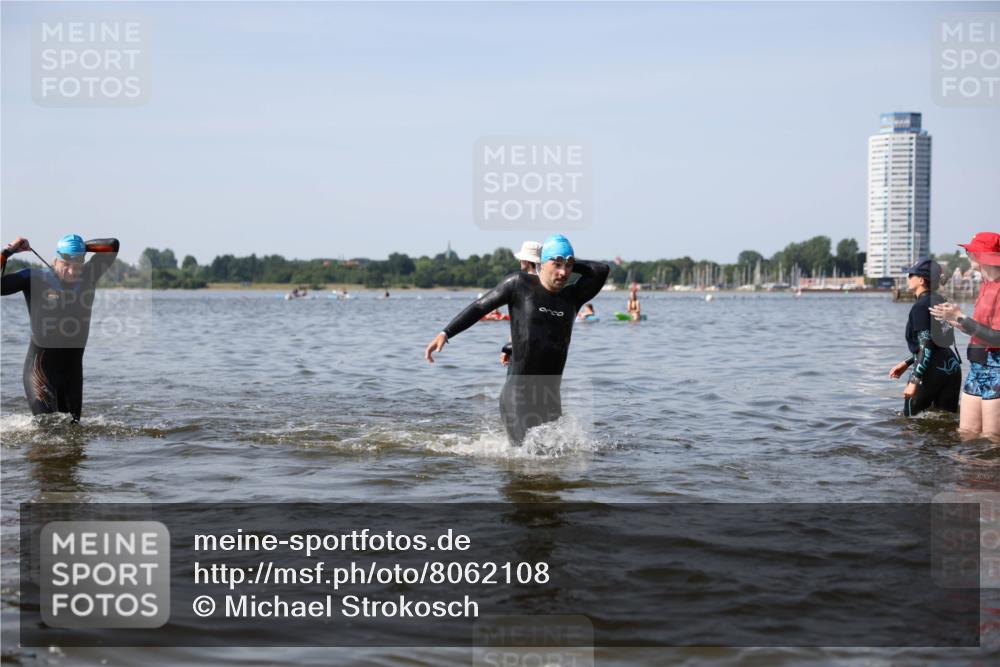 22.06.2025 - Viking Triathlon Michael Strokosch http://msf.ph/oto/8062108 22.06.2025 10:27:37 Schwimmen 1, 176, 272, 286, 611 meine-sportfotos.de