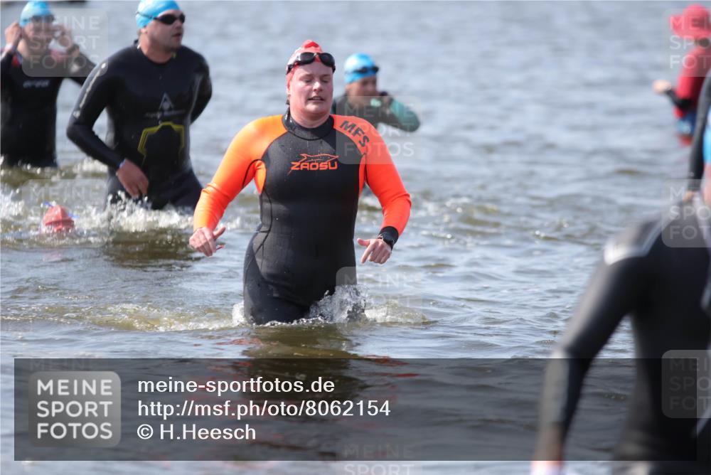 22.06.2025 - Viking Triathlon H.Heesch http://msf.ph/oto/8062154 22.06.2025 10:44:01 Schwimmen 41, 123, 249, 343, 362, 439, 442, 467, 627, 637, 650 meine-sportfotos.de
