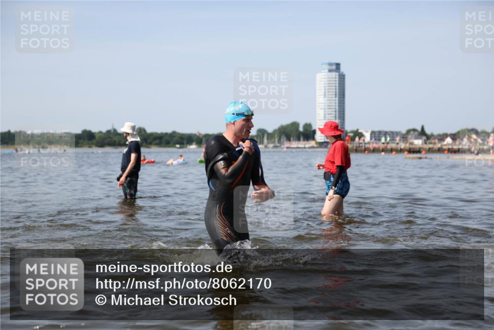 22.06.2025 - Viking Triathlon Michael Strokosch http://msf.ph/oto/8062170 22.06.2025 10:27:41 Schwimmen 1, 176, 198, 230, 272, 534, 611 meine-sportfotos.de