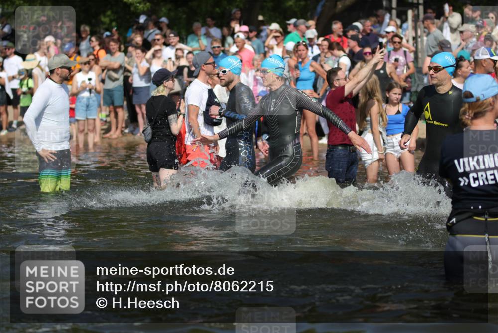 22.06.2025 - Viking Triathlon H.Heesch http://msf.ph/oto/8062215 22.06.2025 10:05:18 Schwimmen 57, 59, 61, 94, 138, 171, 172, 291, 314, 346, 388, 389, 395, 418, 536, 627 meine-sportfotos.de