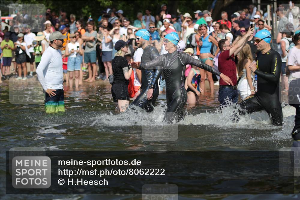 22.06.2025 - Viking Triathlon H.Heesch http://msf.ph/oto/8062222 22.06.2025 10:05:18 Schwimmen 57, 59, 61, 94, 138, 171, 172, 291, 314, 346, 388, 389, 395, 418, 536, 627 meine-sportfotos.de