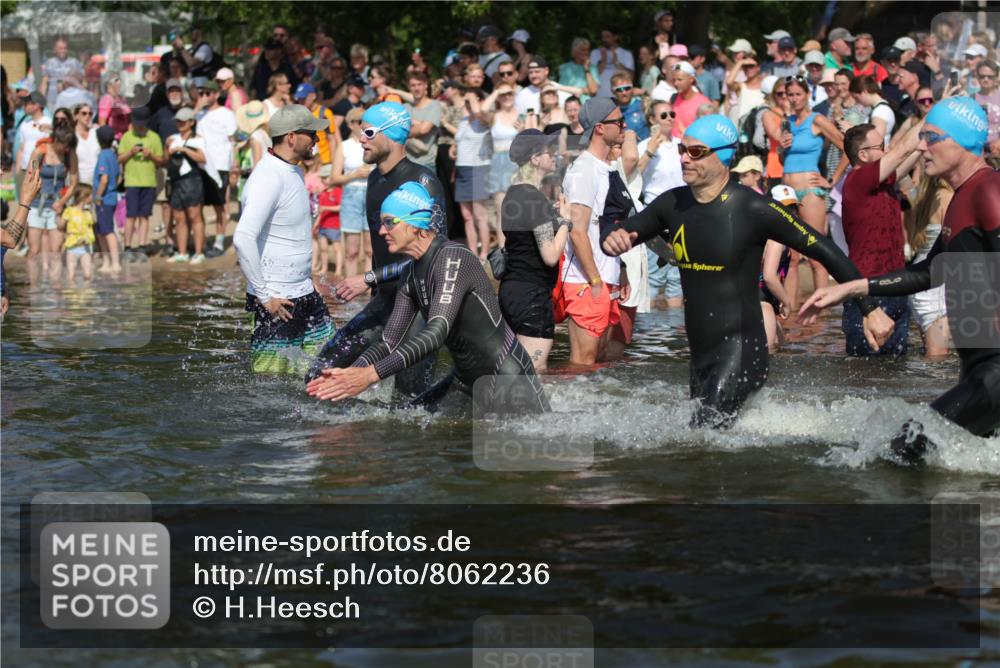 22.06.2025 - Viking Triathlon H.Heesch http://msf.ph/oto/8062236 22.06.2025 10:05:19 Schwimmen 57, 59, 61, 94, 138, 171, 172, 291, 314, 346, 389, 418, 437, 536, 627, 655 meine-sportfotos.de