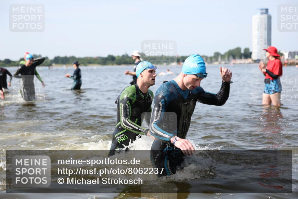 22.06.2025 - Viking Triathlon Michael Strokosch http://msf.ph/oto/8062237 22.06.2025 10:27:51 Schwimmen 14, 90, 176, 178, 196, 198, 230, 289, 401, 534, 616 meine-sportfotos.de