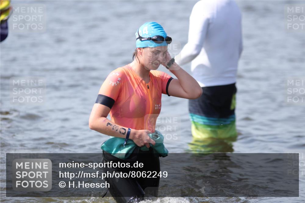 22.06.2025 - Viking Triathlon H.Heesch http://msf.ph/oto/8062249 22.06.2025 10:44:22 Schwimmen 103, 130, 205, 219, 439, 467 meine-sportfotos.de