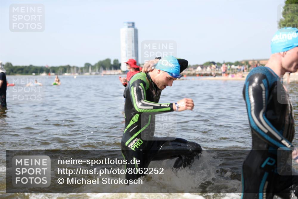 22.06.2025 - Viking Triathlon Michael Strokosch http://msf.ph/oto/8062252 22.06.2025 10:27:52 Schwimmen 14, 90, 178, 196, 198, 230, 289, 401, 534, 616 meine-sportfotos.de