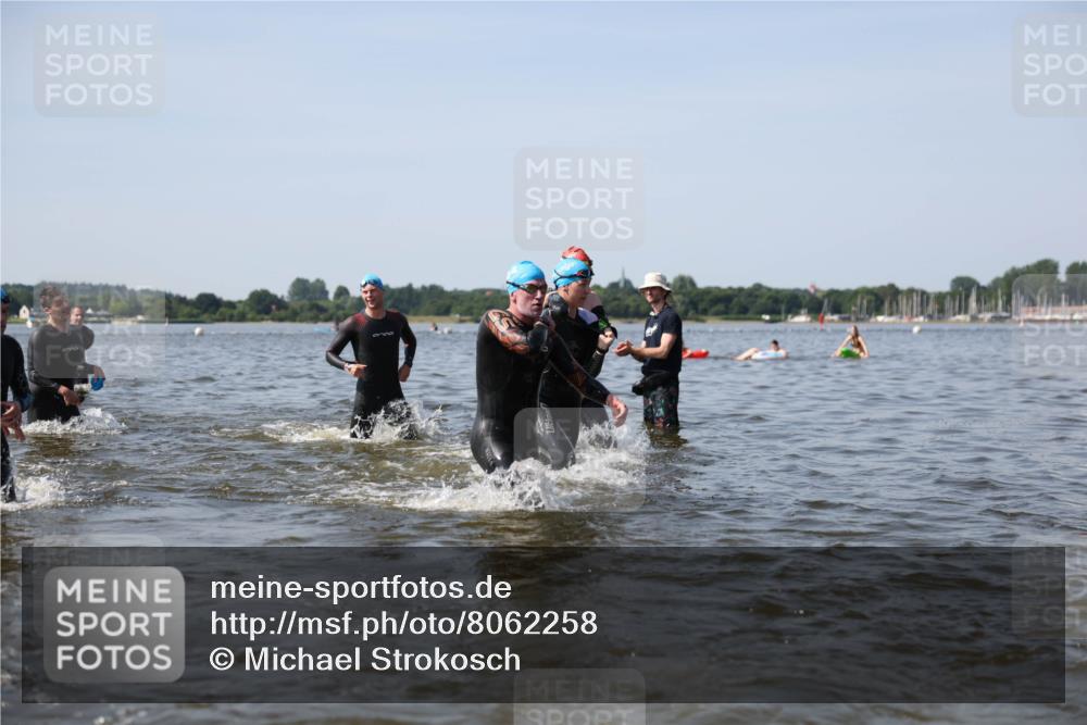22.06.2025 - Viking Triathlon Michael Strokosch http://msf.ph/oto/8062258 22.06.2025 10:27:53 Schwimmen 14, 90, 178, 196, 198, 230, 289, 401, 534, 616 meine-sportfotos.de