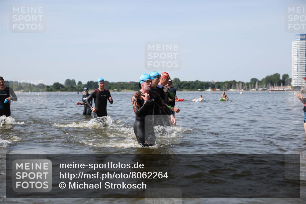 22.06.2025 - Viking Triathlon Michael Strokosch http://msf.ph/oto/8062264 22.06.2025 10:27:54 Schwimmen 14, 90, 178, 196, 198, 230, 289, 401, 534, 616 meine-sportfotos.de