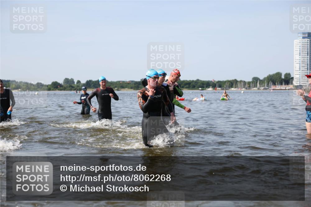 22.06.2025 - Viking Triathlon Michael Strokosch http://msf.ph/oto/8062268 22.06.2025 10:27:54 Schwimmen 14, 90, 178, 196, 198, 230, 289, 401, 534, 616 meine-sportfotos.de