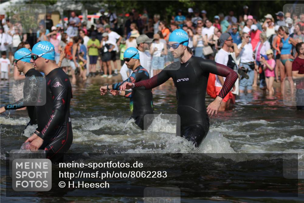 22.06.2025 - Viking Triathlon H.Heesch http://msf.ph/oto/8062283 22.06.2025 10:05:23 Schwimmen 57, 59, 61, 138, 171, 172, 228, 314, 346, 389, 418, 437, 536, 601, 655 meine-sportfotos.de