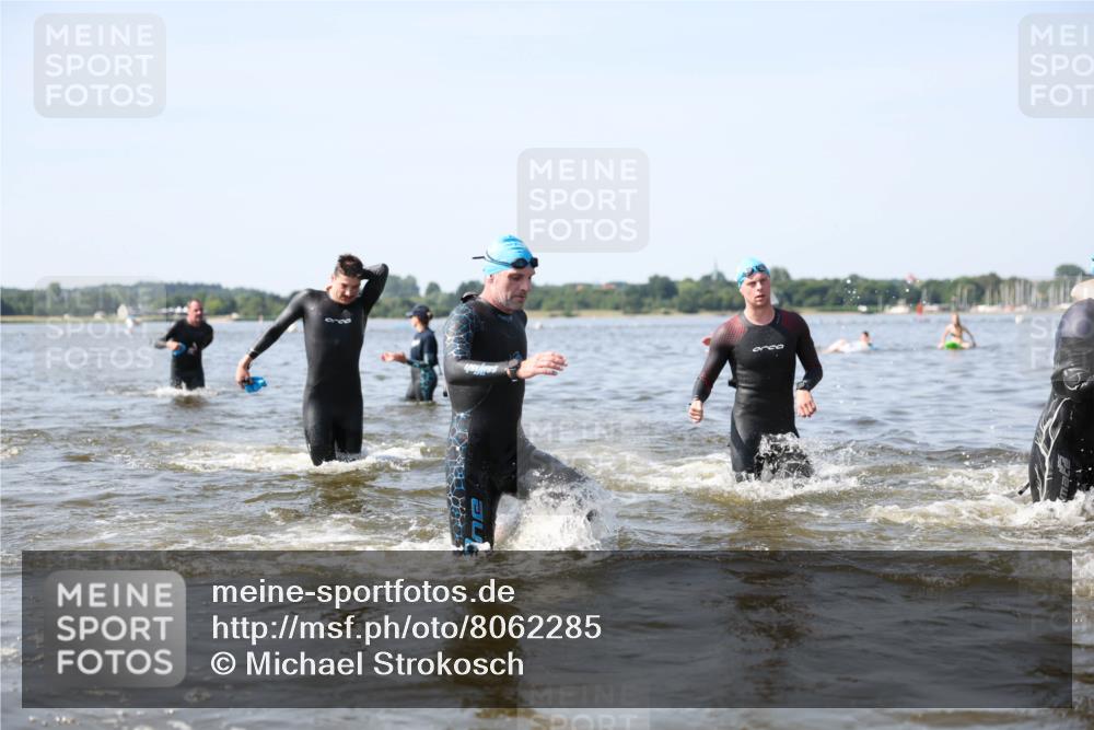 22.06.2025 - Viking Triathlon Michael Strokosch http://msf.ph/oto/8062285 22.06.2025 10:27:56 Schwimmen 14, 90, 178, 196, 198, 230, 289, 401, 534, 616 meine-sportfotos.de