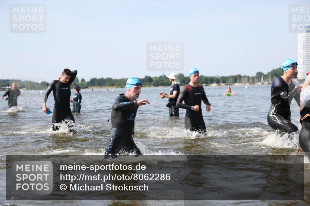 22.06.2025 - Viking Triathlon Michael Strokosch http://msf.ph/oto/8062286 22.06.2025 10:27:56 Schwimmen 14, 90, 178, 196, 198, 230, 289, 401, 534, 616 meine-sportfotos.de