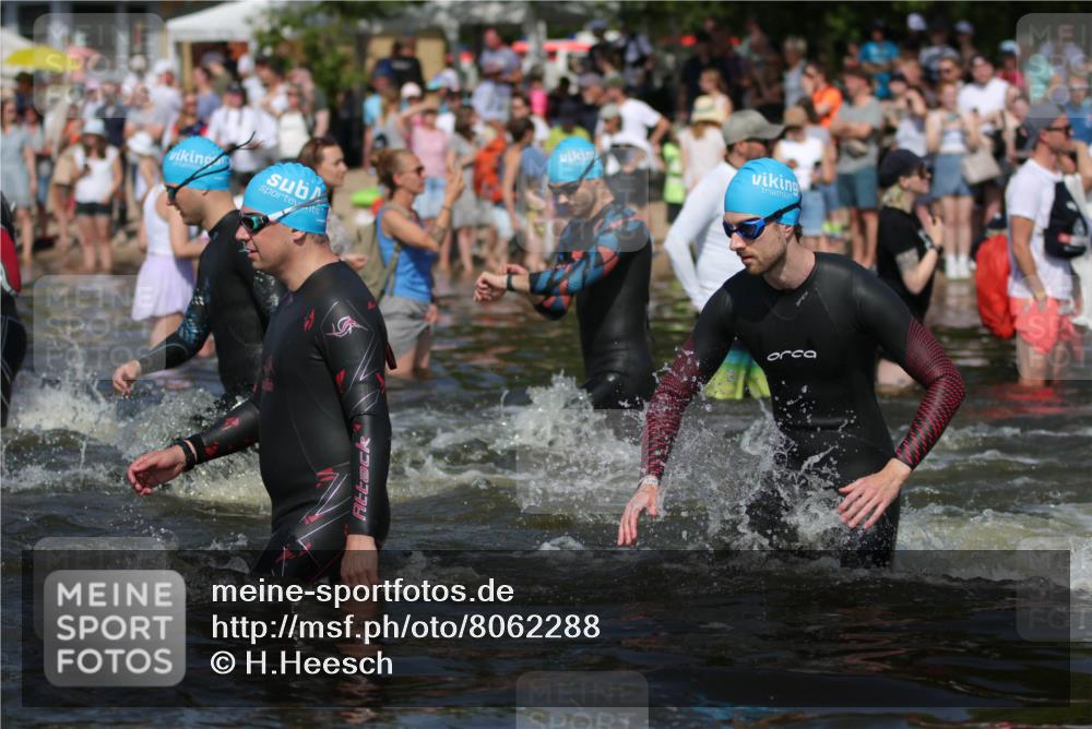 22.06.2025 - Viking Triathlon H.Heesch http://msf.ph/oto/8062288 22.06.2025 10:05:23 Schwimmen 57, 59, 61, 138, 171, 172, 228, 314, 346, 389, 418, 437, 536, 601, 655 meine-sportfotos.de