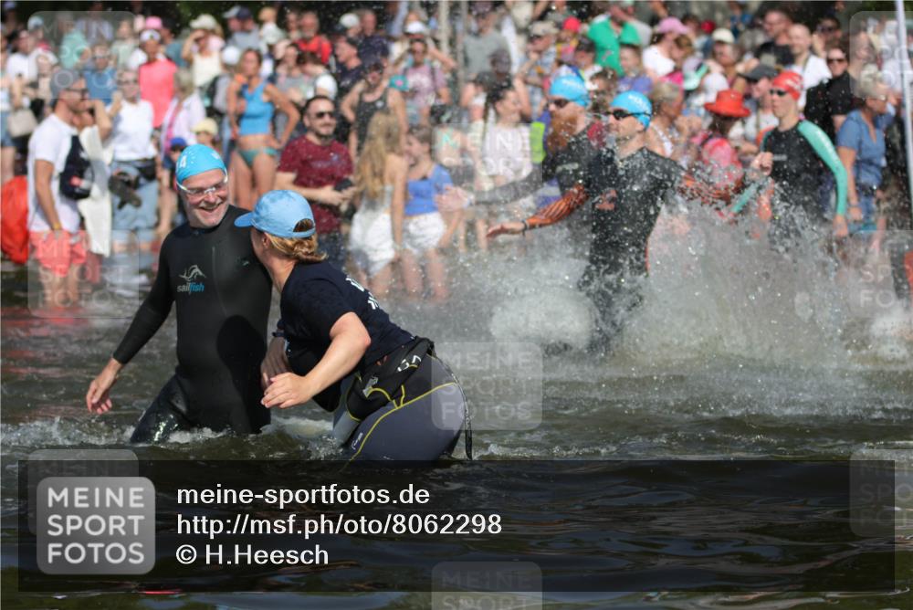 22.06.2025 - Viking Triathlon H.Heesch http://msf.ph/oto/8062298 22.06.2025 10:05:25 Schwimmen 57, 59, 61, 138, 150, 167, 181, 228, 314, 437, 536, 538, 601, 654, 655 meine-sportfotos.de
