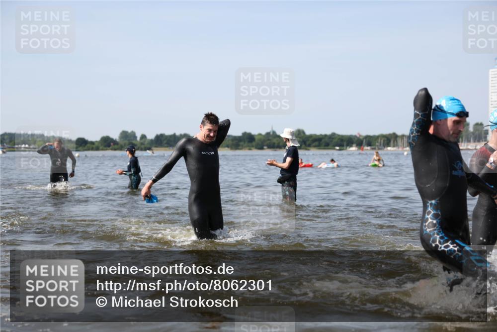 22.06.2025 - Viking Triathlon Michael Strokosch http://msf.ph/oto/8062301 22.06.2025 10:27:58 Schwimmen 14, 90, 178, 196, 198, 230, 289, 401, 534, 616 meine-sportfotos.de