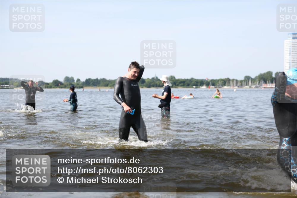 22.06.2025 - Viking Triathlon Michael Strokosch http://msf.ph/oto/8062303 22.06.2025 10:27:58 Schwimmen 14, 90, 178, 196, 198, 230, 289, 401, 534, 616 meine-sportfotos.de