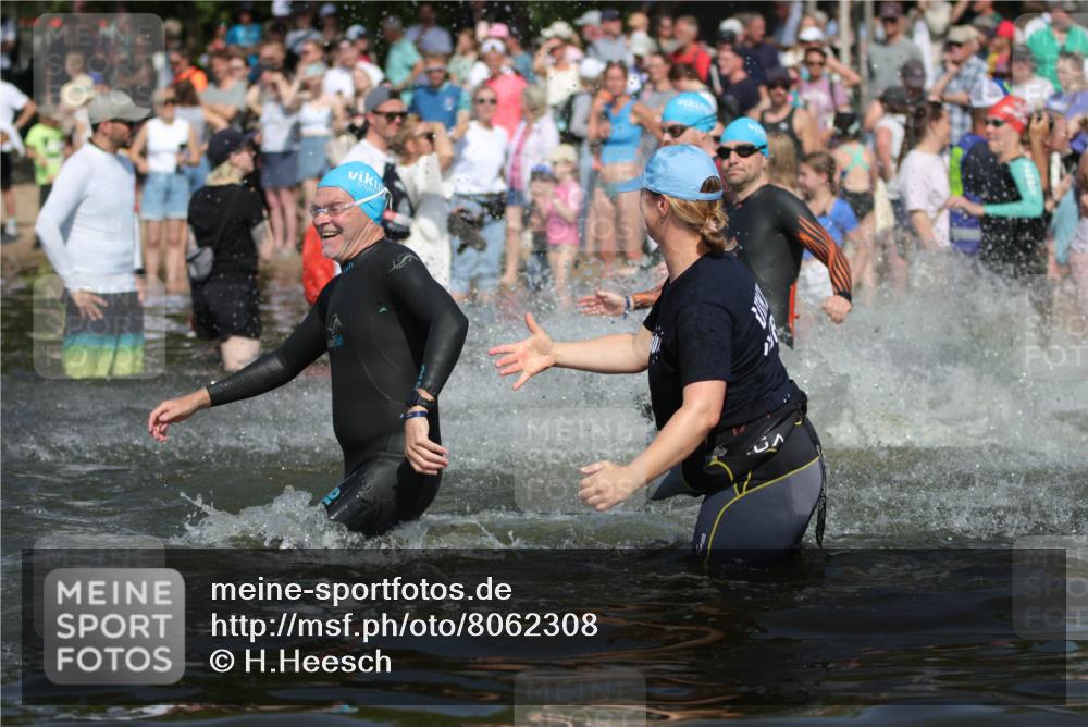 22.06.2025 - Viking Triathlon H.Heesch http://msf.ph/oto/8062308 22.06.2025 10:05:25 Schwimmen 57, 59, 61, 138, 150, 167, 181, 228, 314, 437, 536, 538, 601, 654, 655 meine-sportfotos.de