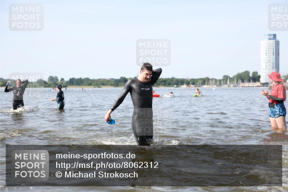 22.06.2025 - Viking Triathlon Michael Strokosch http://msf.ph/oto/8062312 22.06.2025 10:27:59 Schwimmen 14, 90, 178, 196, 198, 230, 289, 367, 401, 534, 616 meine-sportfotos.de