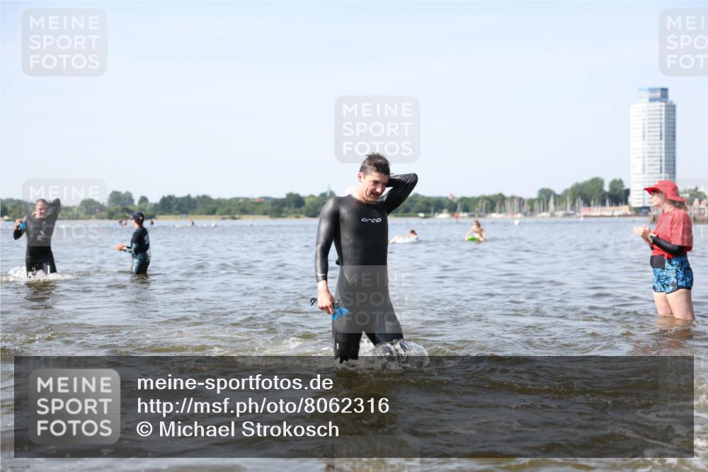 22.06.2025 - Viking Triathlon Michael Strokosch http://msf.ph/oto/8062316 22.06.2025 10:27:59 Schwimmen 14, 90, 178, 196, 198, 230, 289, 367, 401, 534, 616 meine-sportfotos.de