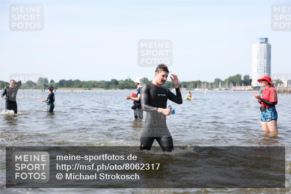 22.06.2025 - Viking Triathlon Michael Strokosch http://msf.ph/oto/8062317 22.06.2025 10:27:59 Schwimmen 14, 90, 178, 196, 198, 230, 289, 367, 401, 534, 616 meine-sportfotos.de