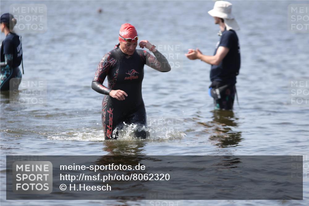 22.06.2025 - Viking Triathlon H.Heesch http://msf.ph/oto/8062320 22.06.2025 10:44:51 Schwimmen 18, 39, 168, 440, 446, 638, 653 meine-sportfotos.de