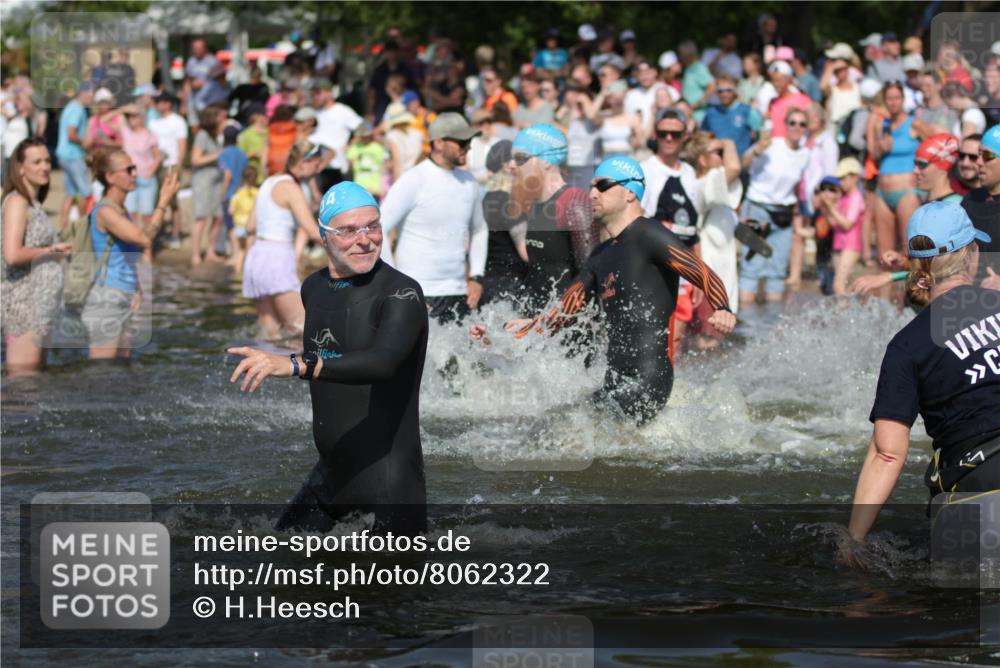 22.06.2025 - Viking Triathlon H.Heesch http://msf.ph/oto/8062322 22.06.2025 10:05:26 Schwimmen 57, 59, 61, 138, 150, 167, 181, 228, 314, 437, 536, 538, 601, 654, 655 meine-sportfotos.de